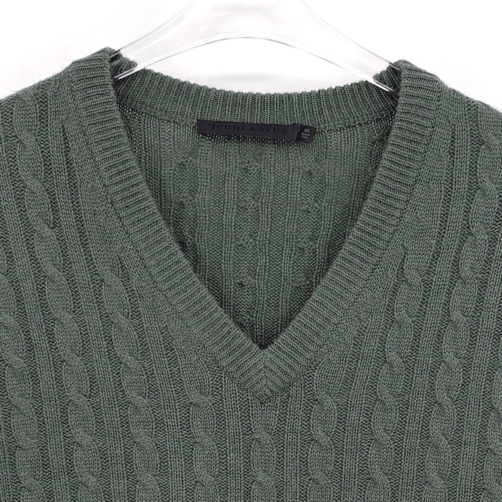 JENNI KAYNE Nell V-Neck Cable Knit Sweater in Pine XS - Picture 9 of 14